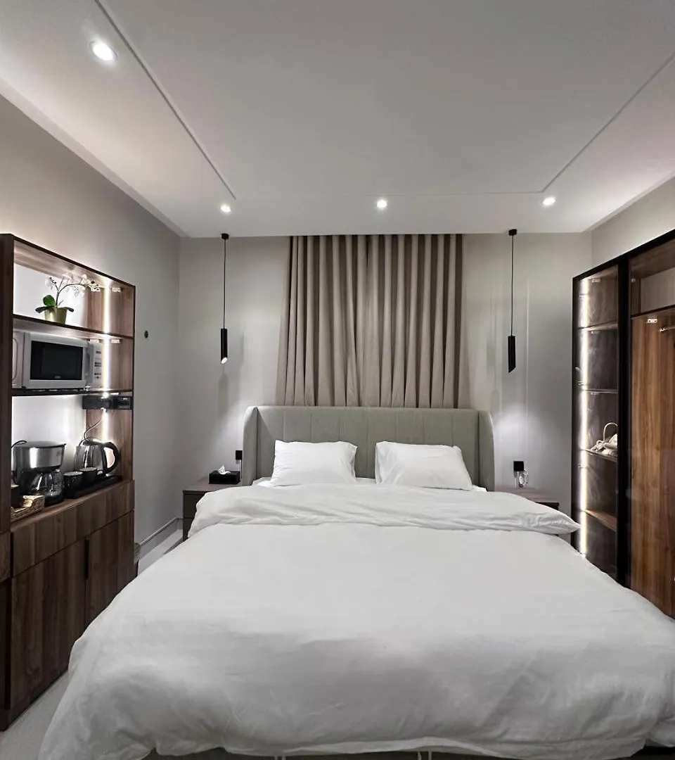 Luxury 2-Bedroom Apartment & Studio Behind Al Yasmin Mall, Jidda 0*,