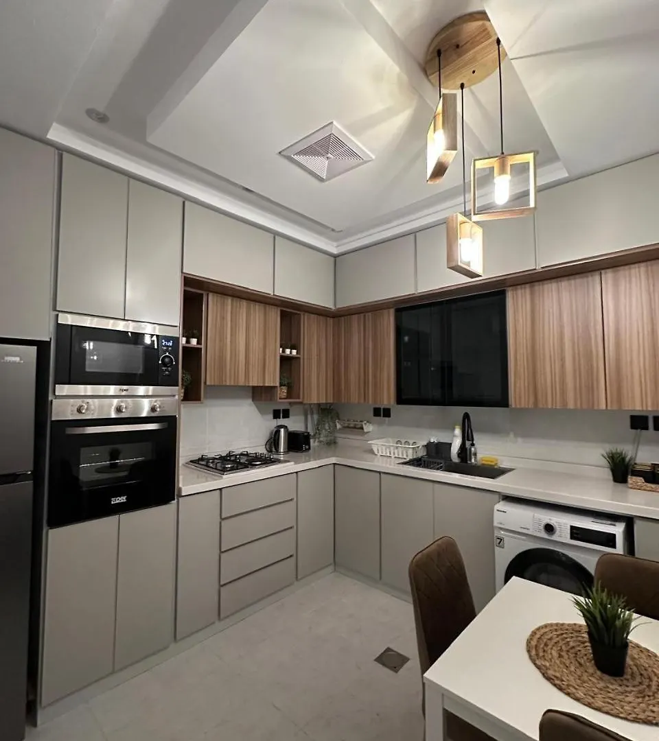 Luxury 2-Bedroom Apartment & Studio Behind Al Yasmin Mall, Jidda 0*,