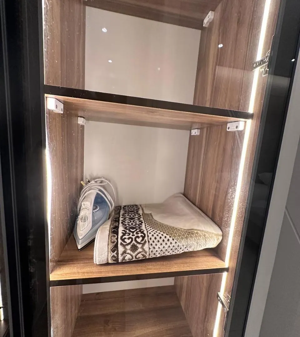 Luxury 2-Bedroom Apartment & Studio Behind Al Yasmin Mall, Джедда