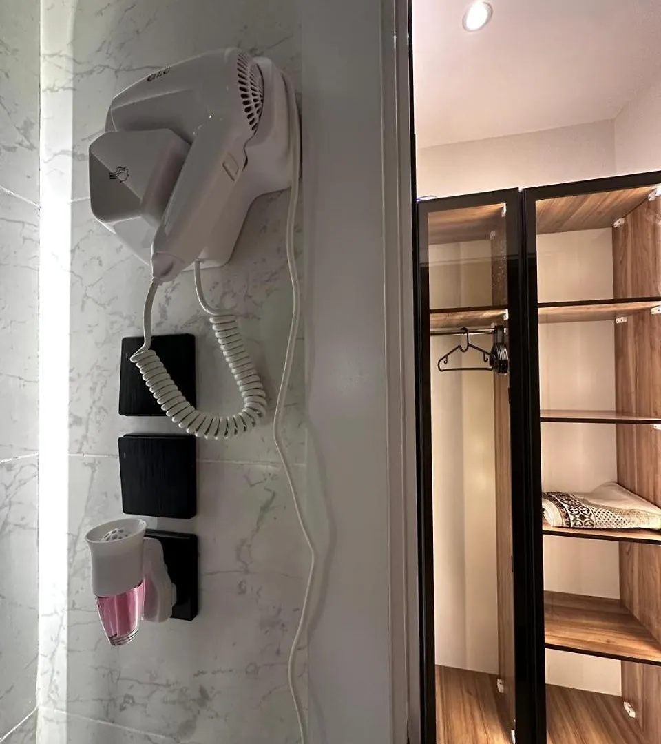 Luxury 2-Bedroom Apartment & Studio Behind Al Yasmin Mall, Джедда 0*,