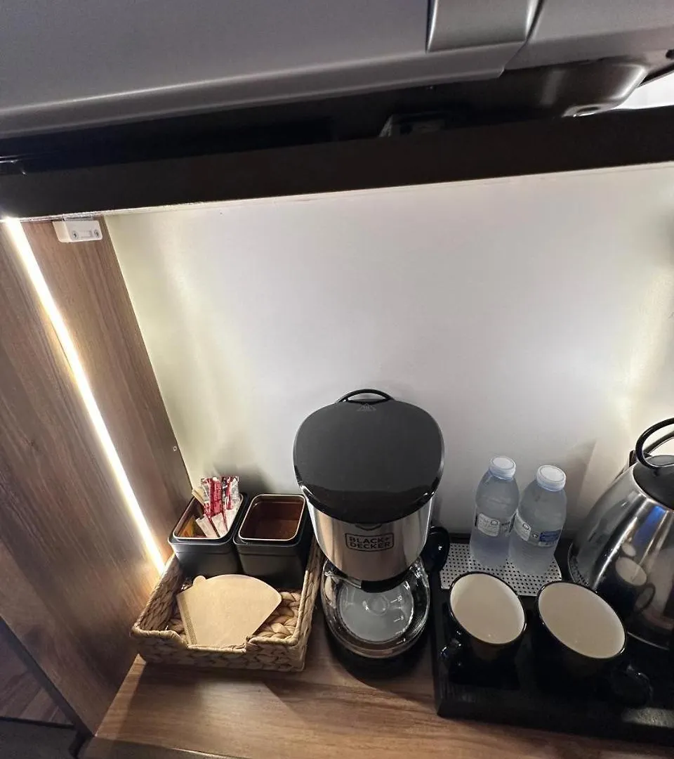 Luxury 2-Bedroom Apartment & Studio Behind Al Yasmin Mall, Джедда